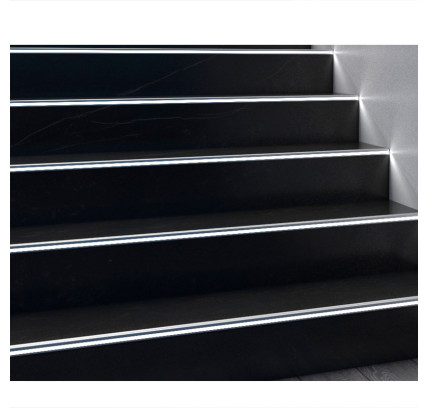 PELDAÑO INTERIOR LED 21X25X2500 DAKOTA PLATA PRO20-2125PL